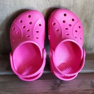 Toddler girls hot pink Crocs clogs